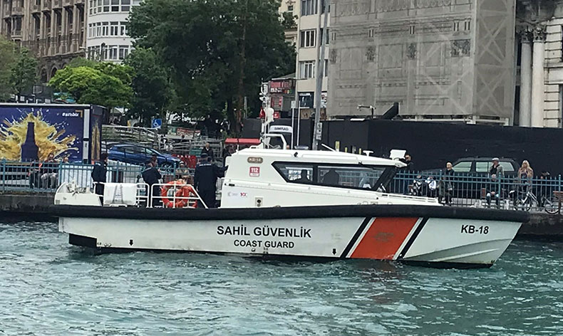 Galata Köprüsü’nde hayalet ağ temizliği