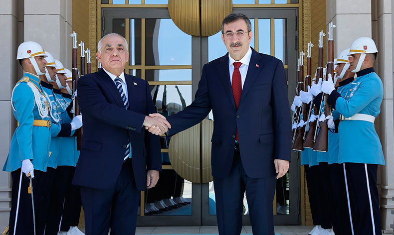 Cevdet Yılmaz,, Azerbaycan Başbakanı Asadov ile görüştü