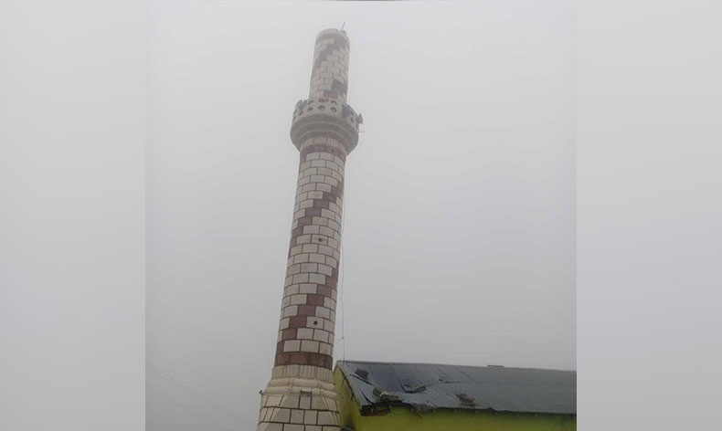 Yıldırım cami minaresine düştü