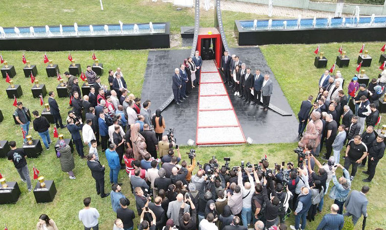 Soma şehitleri mezarları başında anıldı