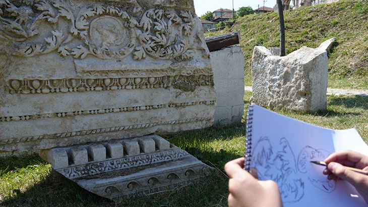 Öğrenciler antik tiyatroyu resmettiler