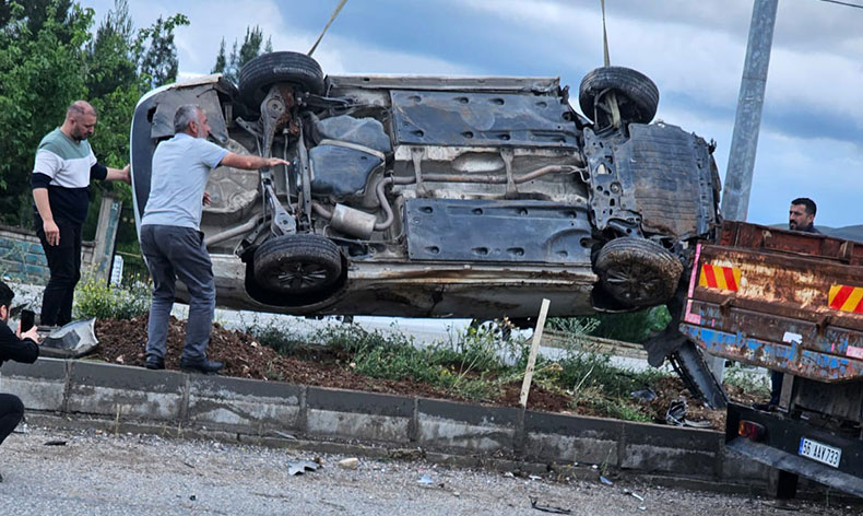 Yağmur nedeniyle kayganlaşan yolda kaza meydana geldi