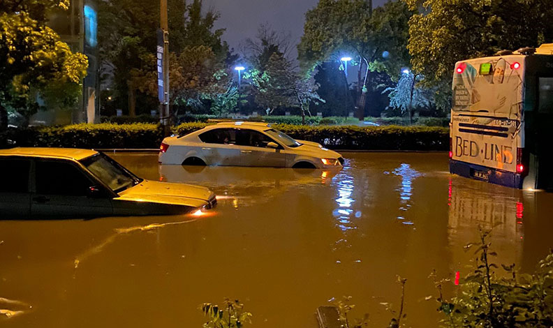 Ankara’yı sağanak vurdu