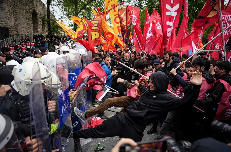 Saraçhane'de 1 Mayıs gerginliği fotoğraflara yansıdı