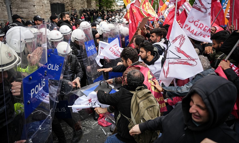 Saraçhane'de 1 Mayıs gerginliği fotoğraflara yansıdı