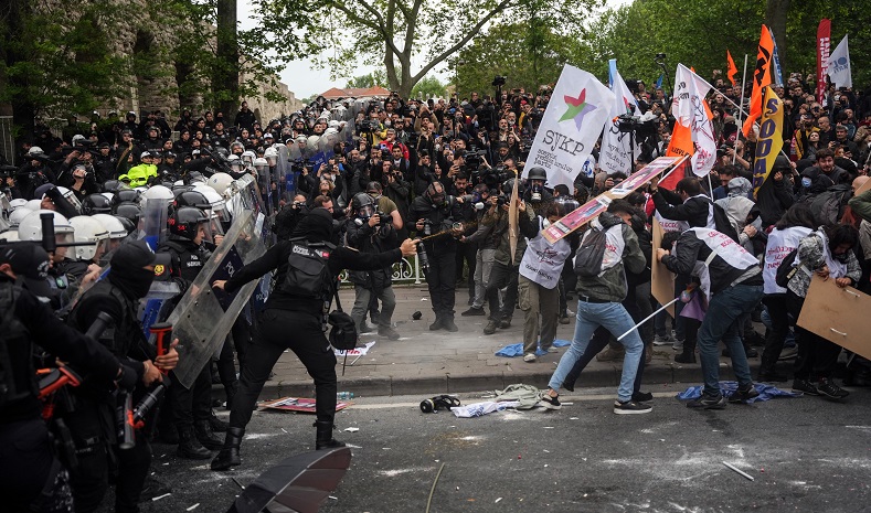 Saraçhane'de 1 Mayıs gerginliği fotoğraflara yansıdı