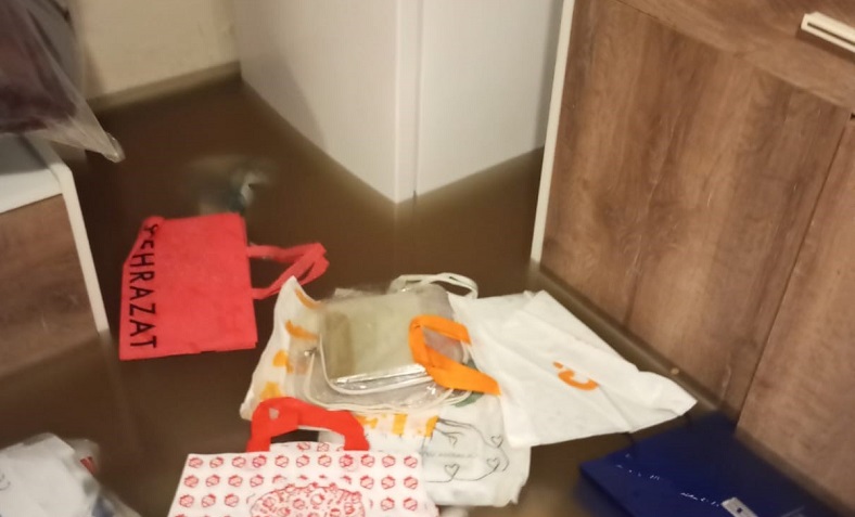 Başkenti vuran sel iki evi kullanılamaz hale getirdi