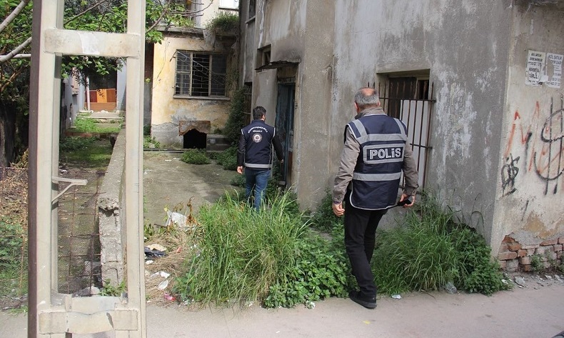 450 binden fazla şahsın GBT kontrolü yapıldı, 512 aranan şahıs yakalandı