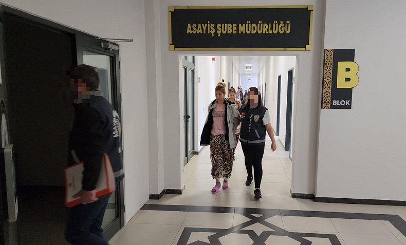 Kocaeli’de 5 evi soyan 2 kadın yakalandı