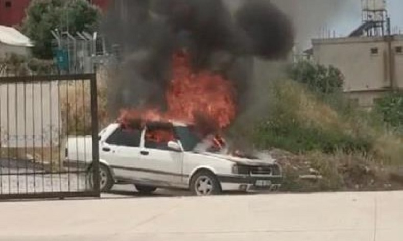 Elektrik kontağından çıkan yangında araç alev alev yandı