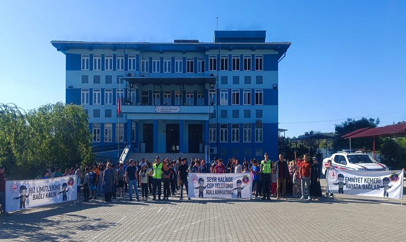 Jandarma trafik farkındalığı bilgilendirme çalışması yaptı