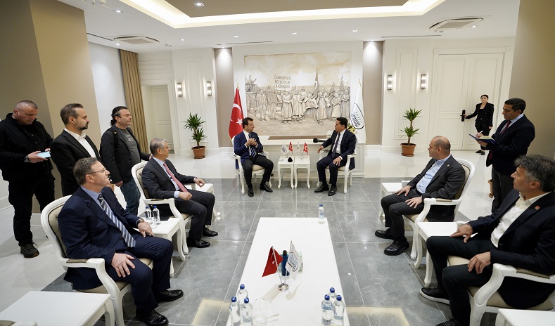 İBB Başkanı İmamoğlu’ndan Esenyurt Belediye Başkanı Özer’e tebrik ziyareti