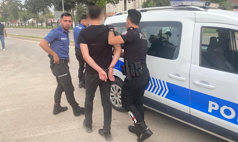 Sahte komiser, gerçek polislere yakalandı