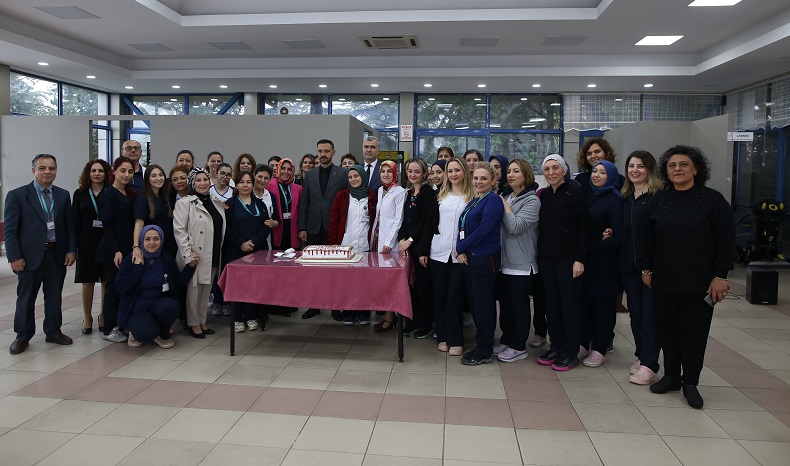 Bursa’da hastalardan hemşireler günü kutlaması