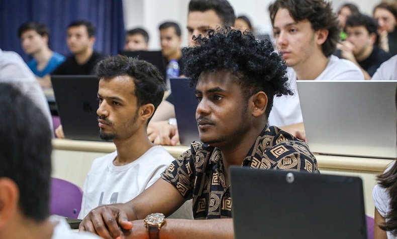 BARÜ’ye 4 yeni program