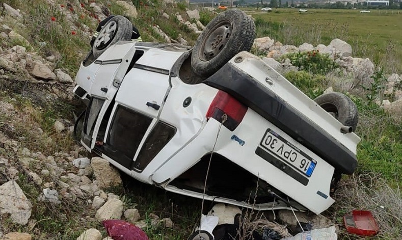 Kütahya’da otomobil takla attı