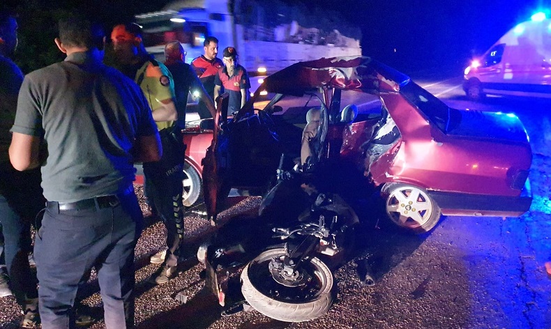 Motosiklet ile otomobil çarpıştı: 2 yaralı