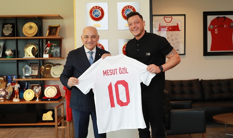 Mesut Özil’den TFF Başkanı Mehmet Büyükekşi’ye ziyaret