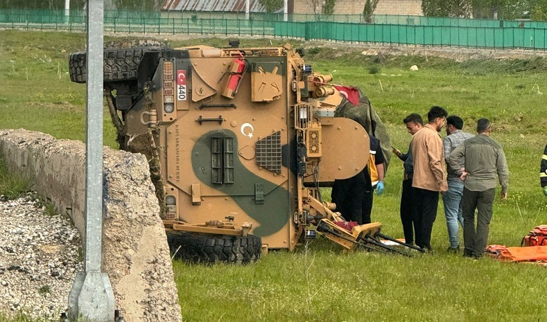 Yüksekova’da askeri araç devrildi: 2 yaralı