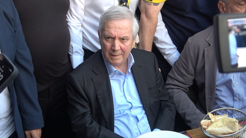 Aziz Yıldırım: “Şampiyon olursak seçilme şansımız azalacak, yine de Fenerbahçe şampiyon olsun”