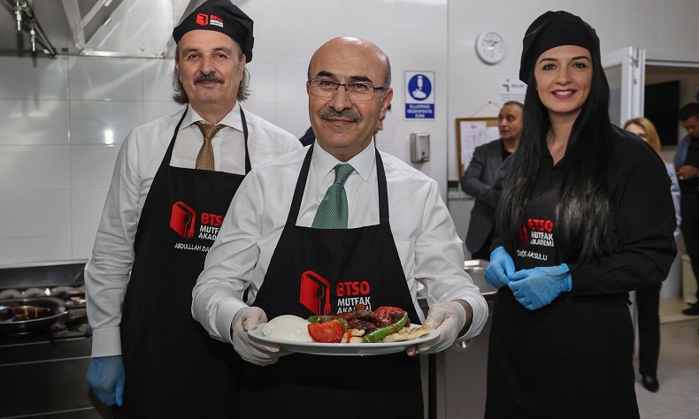 Vali Demirtaş pideli köfte hazırladı