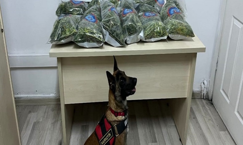 İzmir’de 10 kilo uyuşturucu madde ele geçirildi