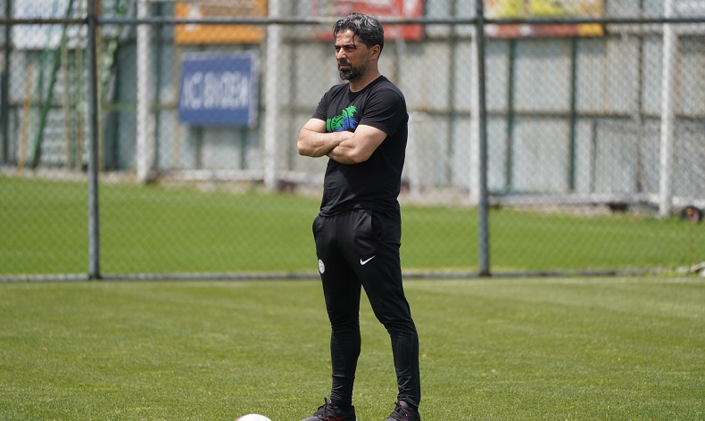 Çaykur Rizespor, İlhan Palut ile devam edecek