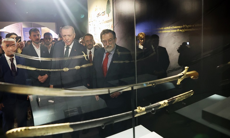 Cumhurbaşkanı Recep Tayyip Erdoğan, Fatih Sultan Mehmet Sergisi’ni ziyaret etti