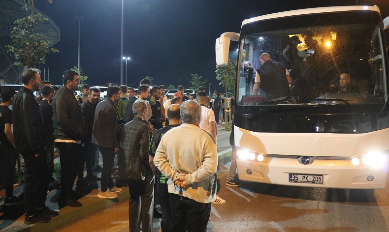 Play-off finali için Sakarya’dan 150 otobüs Adana’ya hareket etti