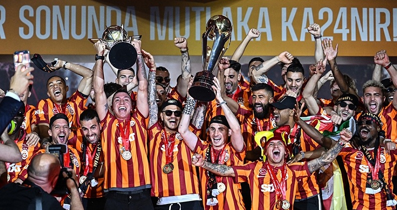 Şampiyon Galatasaray Kupasına kavuştu