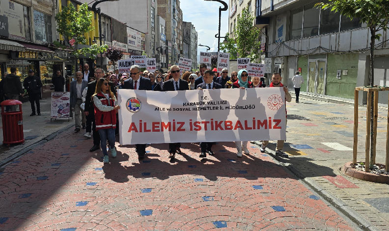 'Ailemiz İstikbalimiz' kortej yürüyüşü