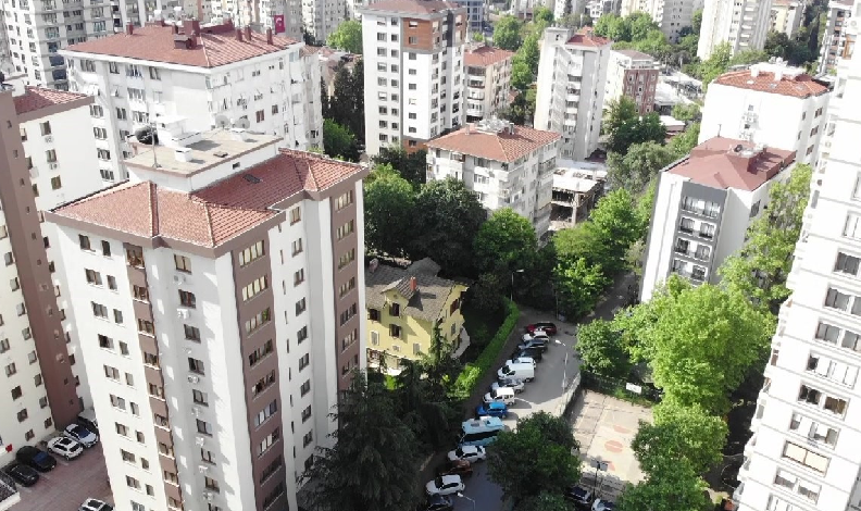 Dikey yapılaşmaya ‘köşküyle’ meydan okudu