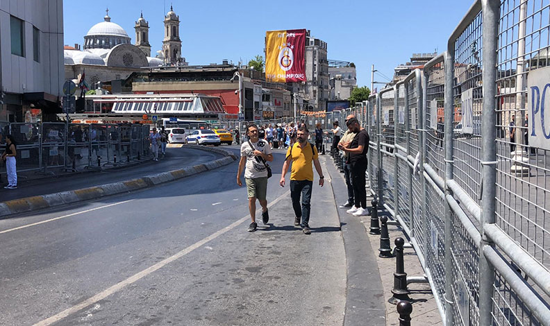 Taksim Meydanı yaya girişine kapatıldı