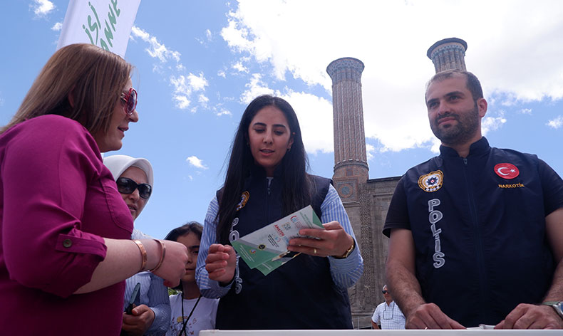 Tek tuşla uyuşturucu tacirlerini ihbar programı