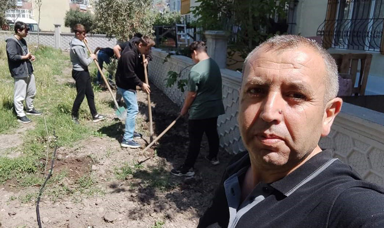 Bursa’da öğretmen ve öğrencilerinden örnek davranış