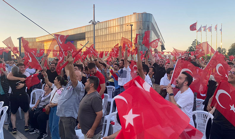 Bursa’da milli heyecan dev ekranda yaşandı