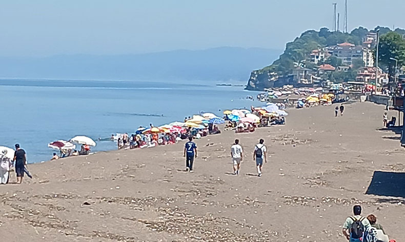 Sınavdan çıkanlar plajları doldurdu