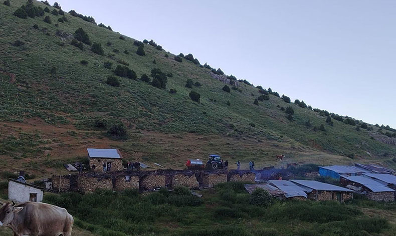 Soba yayla evlerini kül etti
