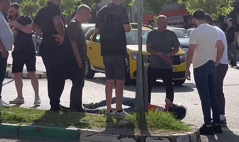 Ticari taksi motosiklete çarptı: 1 yaralı