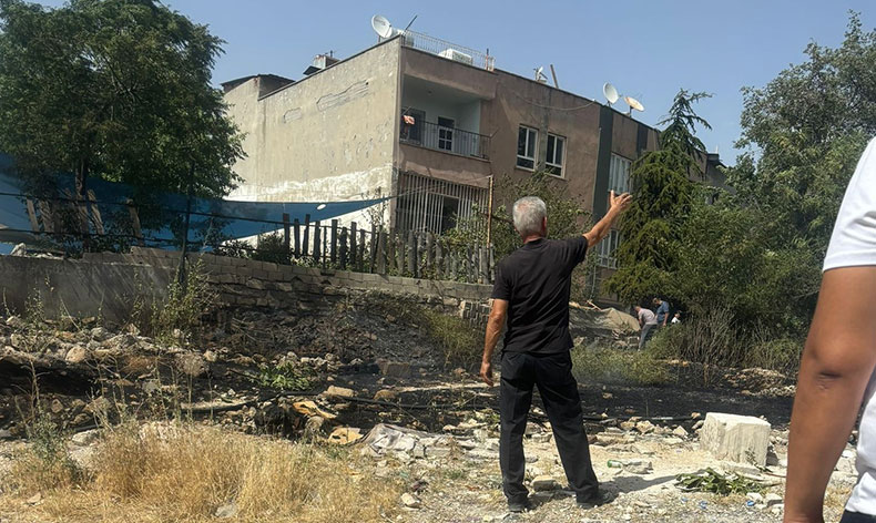 Kopan elektrik telleri yangına neden oldu
