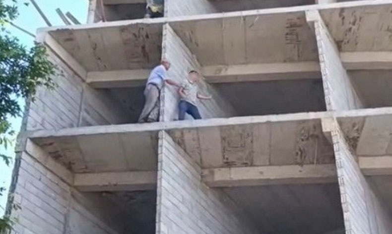 İnşaat bekçisi canına kıymak isteyen şahsı kurtardı