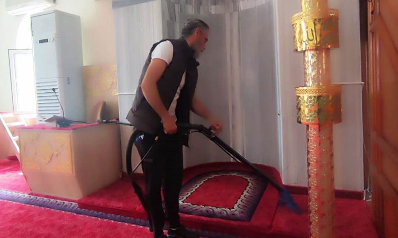 Camilerde bayram temizliği