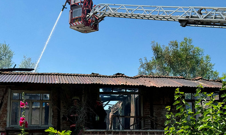 Bahçeye atılan sigara izmariti yangına sebep oldu