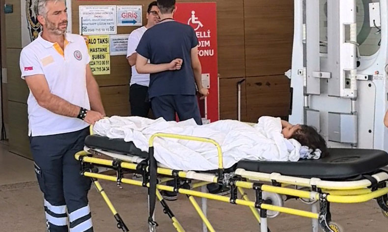 2’nci kattan düşen çocuk ağır yaralandı