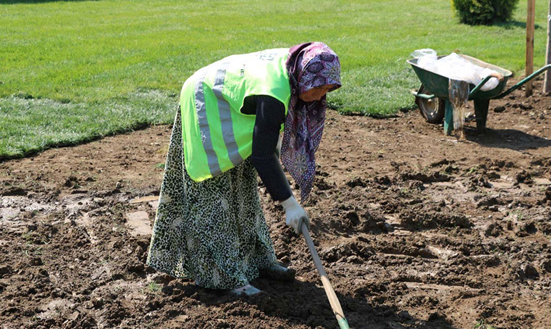 Solaklar Köprülü Kavşağı’na kadın eli değdi