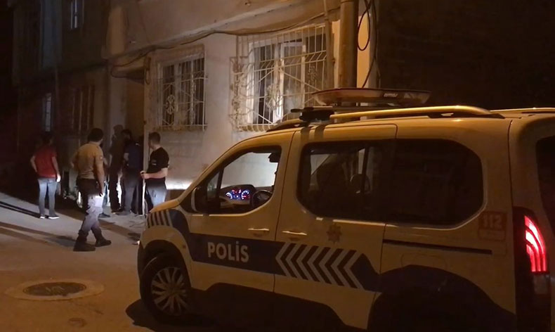 Silahını temizlerken kendini yaraladı
