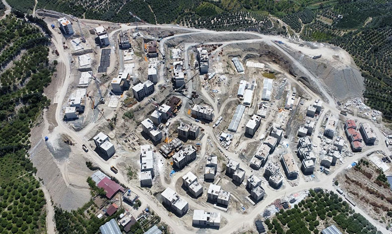 Samandağ’da TOKİ konutları yükseliyor
