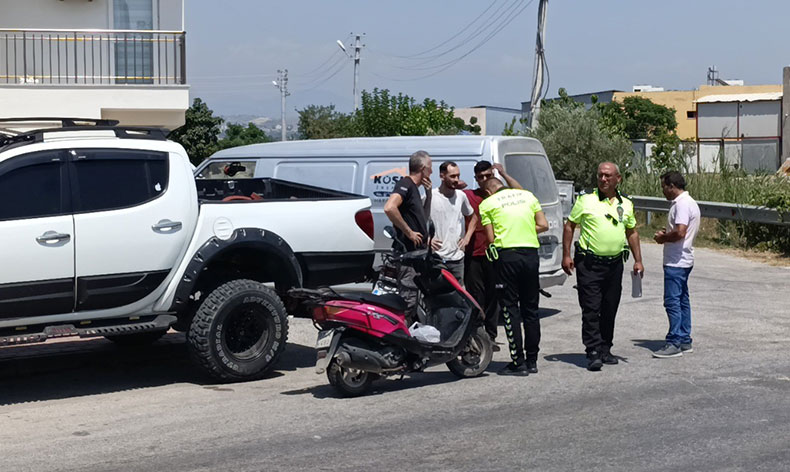 Motosikletle kamyonete çarpan 14 yaşındaki çocuk ağır yaralandı