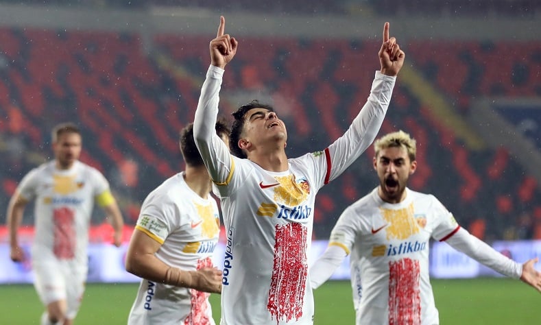 Kayserispor’da 10 genç futbolcu oynadı