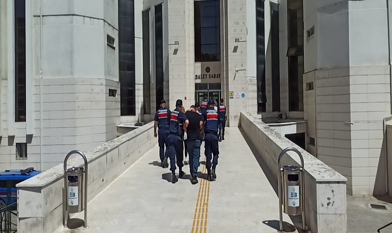 Edremit’te uyuşturucu operasyonunda 4 tutuklama
